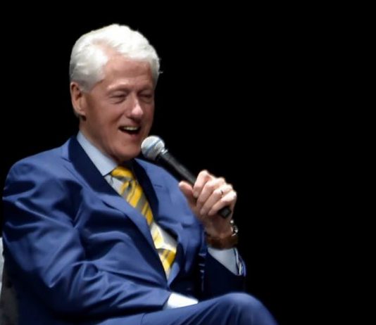 Did Jeffrey Epstein Have a Painting of Bill Clinton Wearing a Dress in His Flat? – Snopes.com